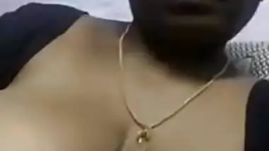 Mature Indian aunty showing boobs on video call