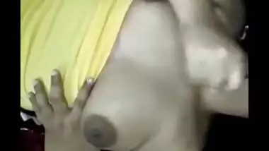 sexy indin desi wife in saree playing with cock 