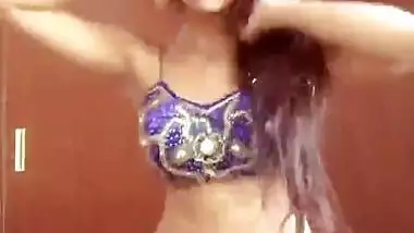 sexy desi babe dancing