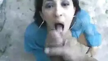 Horny NRI Gives A Hot Blowjob On Train Track