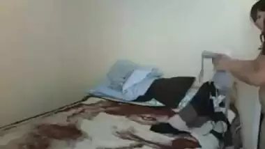 Desi men fucking a arab slut in hotel room...