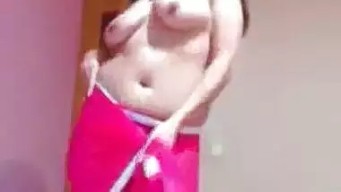 MMS Of Topless Girl Dancing Taking Off Saree