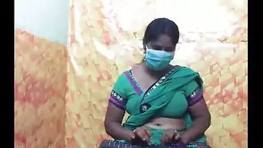 Chennai big boobs busty aunty removed saree and exposed her figure