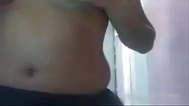 Hindi sex video of a big boobs bhabhi satisfying her fans on a webcam