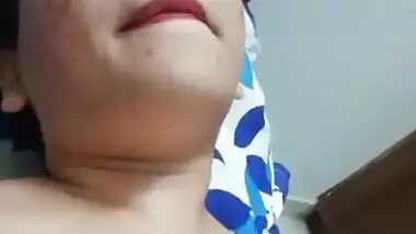 Mature chubby Bhabhi masturbating and moaning