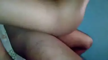 indonesian babe bathing n masturbating in shower