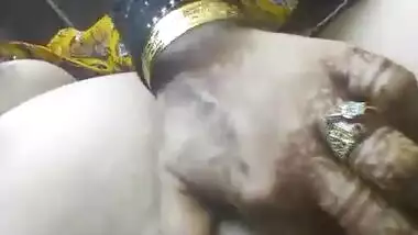 Busty Desi aunty showing boobs and pussy