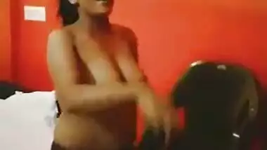 Big booby slut girl dancing topless on cam