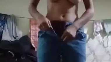 Desi cute girl show her boob selfie cam video