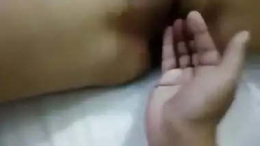 Indian wife Jiya sucking n fingered on honeymoon