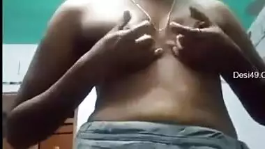 Indian aunty shows tits because it's her own XXX homemade show