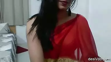 Desi Girl In Red Saree squeezing her boobs