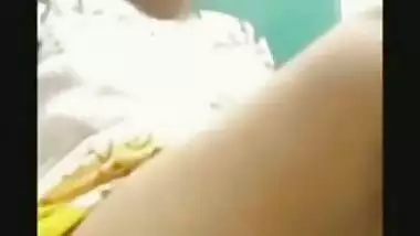 Desi girl showing her boobs and fingering pussy leaked