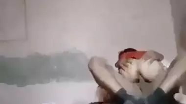 Desi nude girl gets fuck in the broken house by her lover