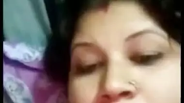 Sexy Bhabhi Fingering and Testing Cum