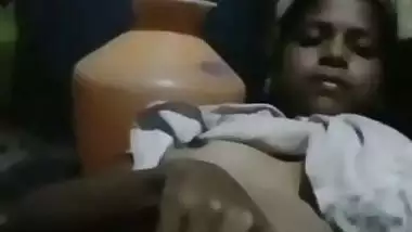 Lonely bhabhi boobs show and pussy rubbing