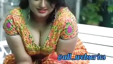 Sexy Bhabi show her big boob