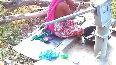 Village bhabi bathing open
