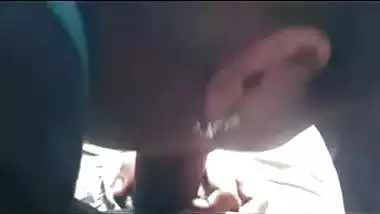 Horny Rajasthani wife gives outdoor blowjob in car