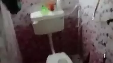 Sawthi bathroom video