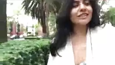 Desi girl showing boobs india