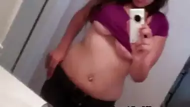 Big boobs NRI busty girl making her new selfie