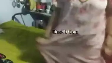 380px x 214px - Good looking bhabhi dress change hindisexyvideo indian sex video