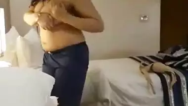 Desi cute bhabi showing her big boobs in hotel room