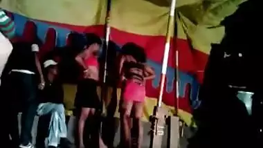 Tamil mujra girl flashing her pussy to crowd